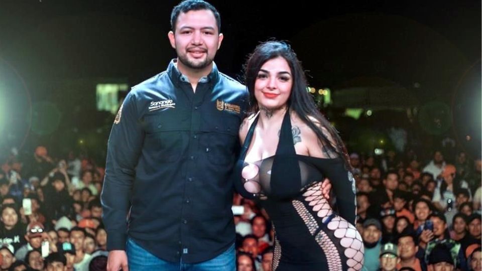 Alcalde Paga Mil Pesos Por Show De Karely Ruiz