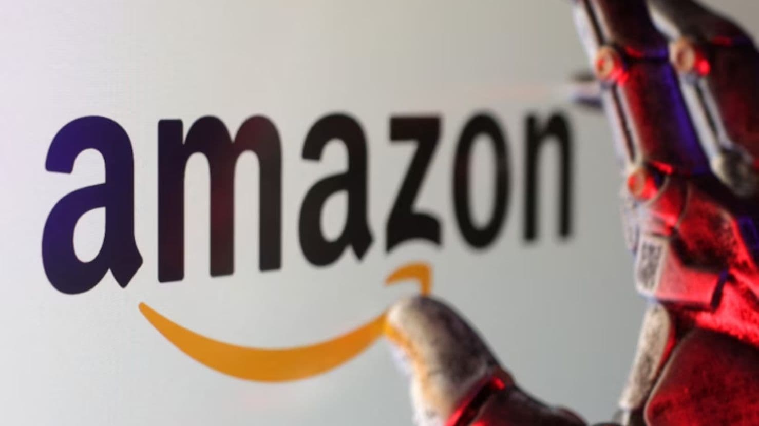 Andy Jassy, CEO de Amazon, ha señalado que los recortes buscan simplificar la estructura organizacional y acelerar la toma de decisiones dentro de la compañía.