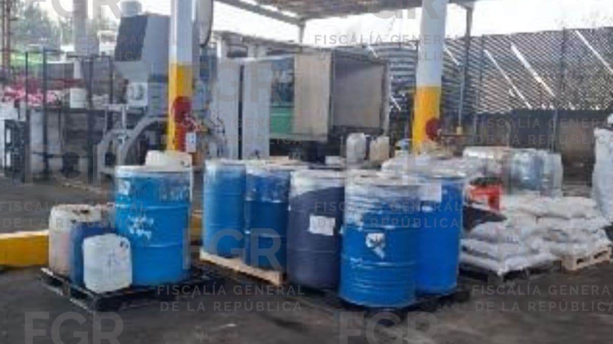 Autoridades federales supervisaron la destrucción de más de tres toneladas de precursores químicos asegurados en Baja California, como parte de los operativos contra delitos federales.