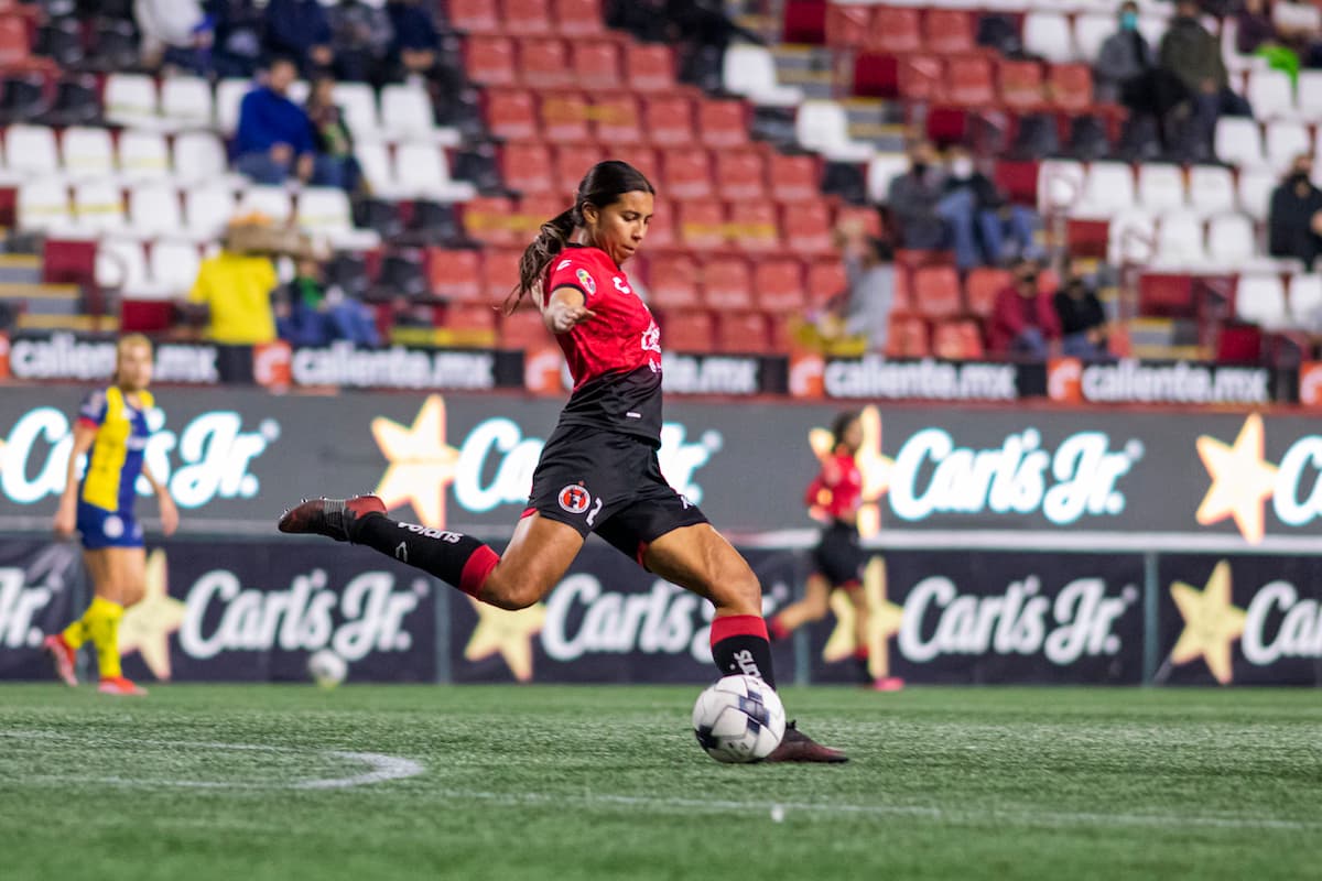 Esta noche las Xoloitzcuintles Renata Castellanos y Sinahy Durán, vivieron sus primeros minutos en la Primera División Femenil.