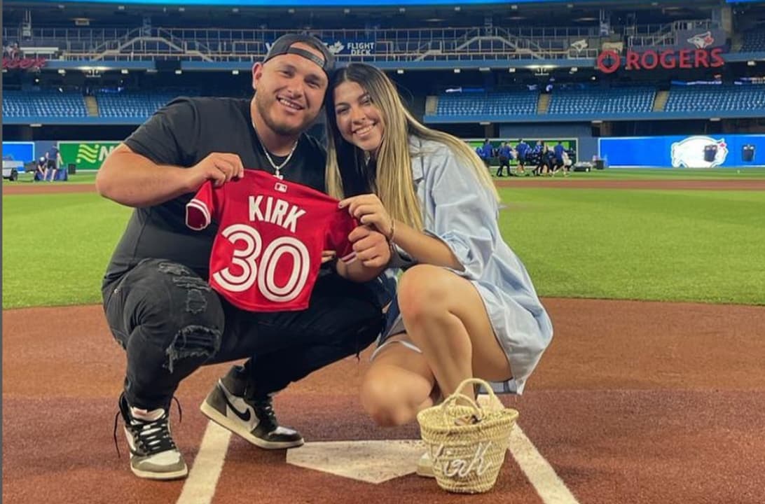 Alex Kirk y su pareja Sofía Castañeda publicaron esta foto en redes sociales. (Foto: Instagram @alexkirk5