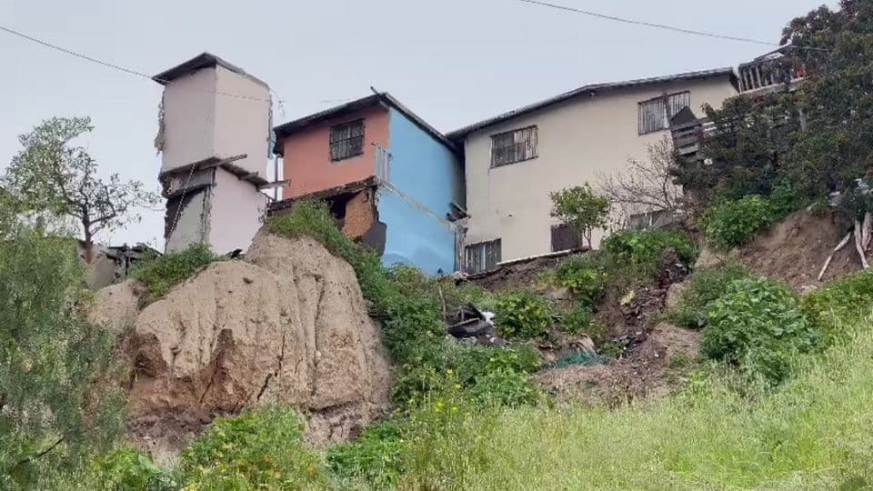 viviendas en la colonia Herradura Sur son evacuadas IFOTO: Border Zoom