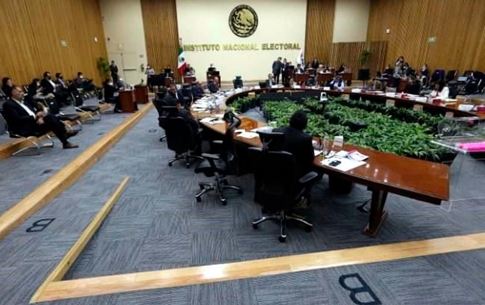 “Ya es un asunto la verdad intrascendente, solo molesta porque se mantiene una élite, una casta divina, una burocracia dorada del INE y de otros organismos que le cuestan mucho al pueblo, le cuesta mucho mantenerlos, son organismos mantenidos y buenos par