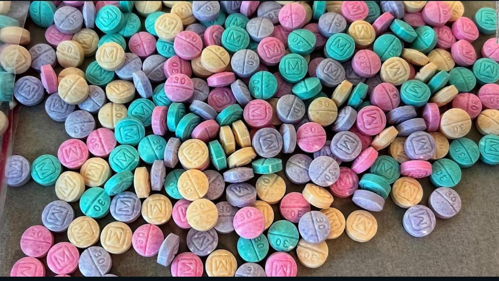Estas pastillas están diseñadas para parecerse a dulces y a menudo son consumidas por jóvenes y adultos.