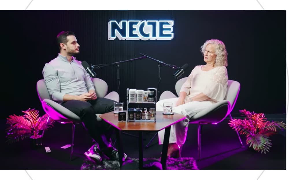 Madre de Gala Montes durante su entrevista en el podcast "Un Porro con Adrian Marcelo" (Crédito: Captura de pantalla de YouTube)