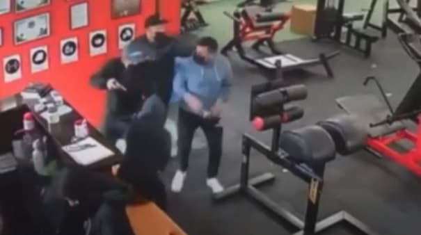 Captado en cámara: ladrón simula hacer ejercicio para cometer robos en gimnasio de la alcaldía Xochimilco