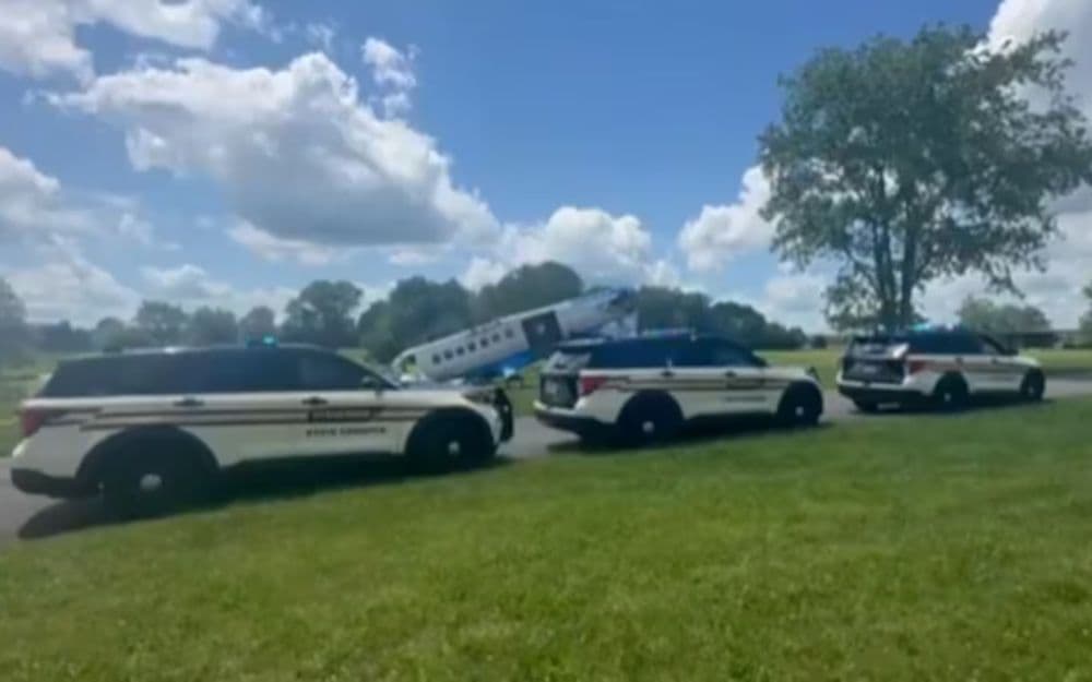 Autoridades en Tennessee investigan el accidente aéreo que dejó varios heridos leves en el condado de Coffee, al sur de Nashville.