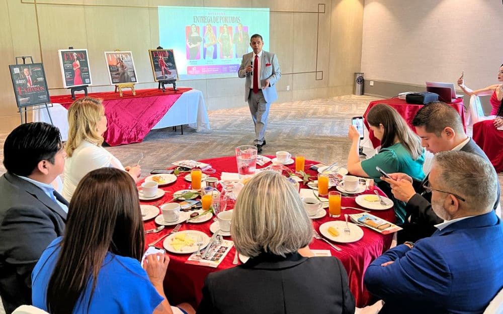 El Dr. Rogelio Herrera durante su participación con AMMJE Tijuana, donde habló sobre la importancia de planear la sucesión patrimonial.