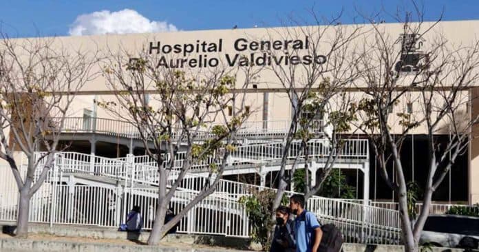 La directora del Hospital ‘Dr. Aurelio Valdivieso’, Rocío Arias, informó que la menor fue mordida en la parte inferior de la espalda, lo que le dio ventaja en comparación de sus hermanos, que fueron mordidos en la cara y brazos.