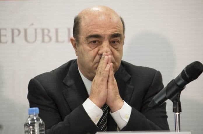 Murillo Karam seguirá en prisión preventiva justificada por el caso de la desaparición forzada de los 43 normalistas de Ayotzinapa, en septiembre de 2014.