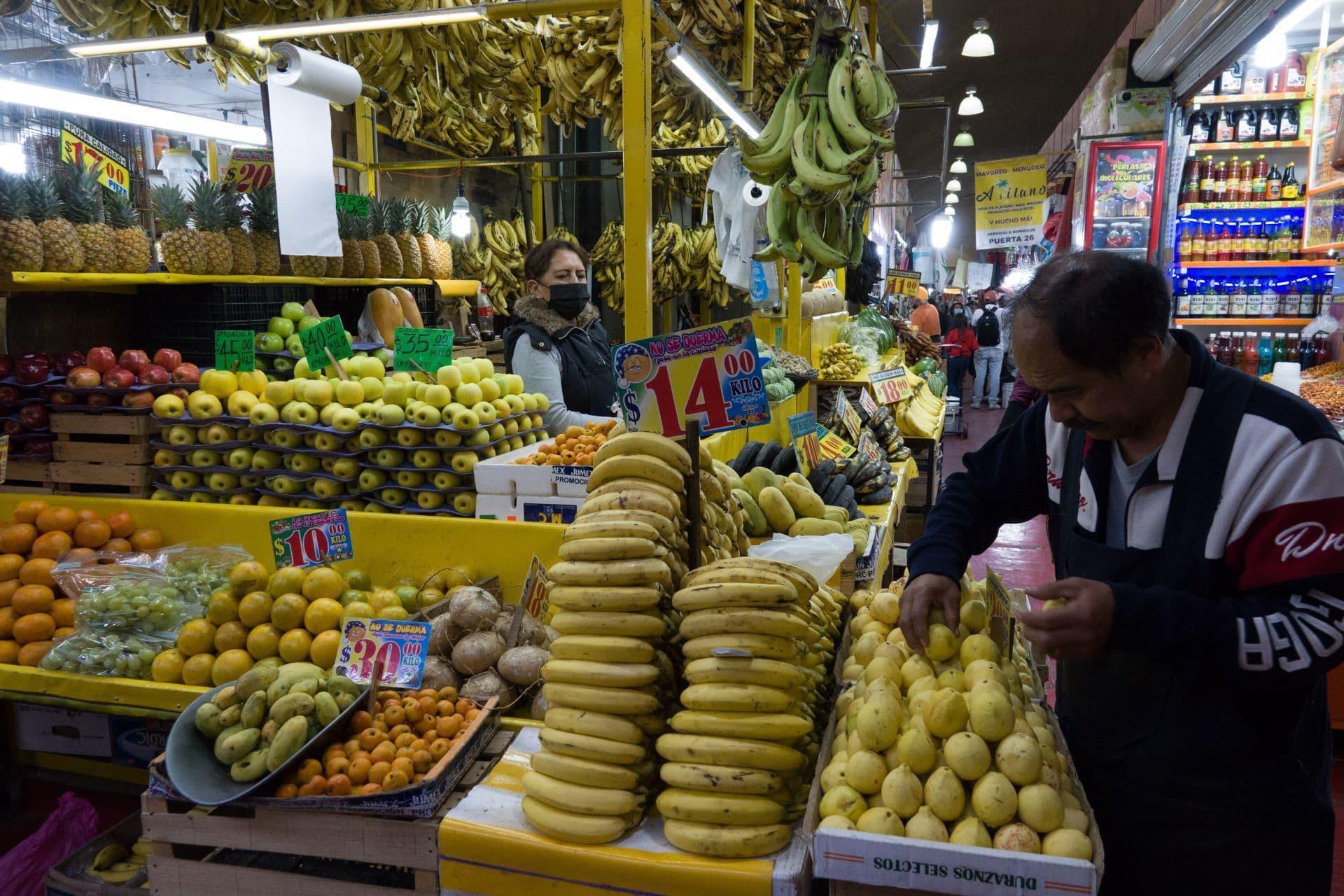 Se prolongará durante 2023 la exención de aranceles a la importación de varios productos, en especial alimenticios, para contrarrestar la inflación en el país, anunció la secretaría de Economía