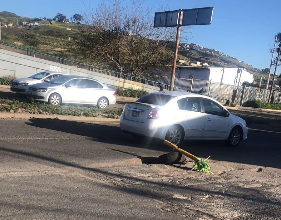 Ponen en riesgo la vida de los automovilistas IFOTO: Baja News