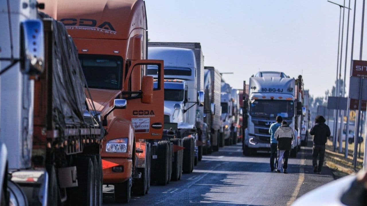 Pie de foto: ANTAC anunció que los bloqueos seguirán en carreteras y cruces internacionales mientras continúan las mesas de diálogo con Segob.