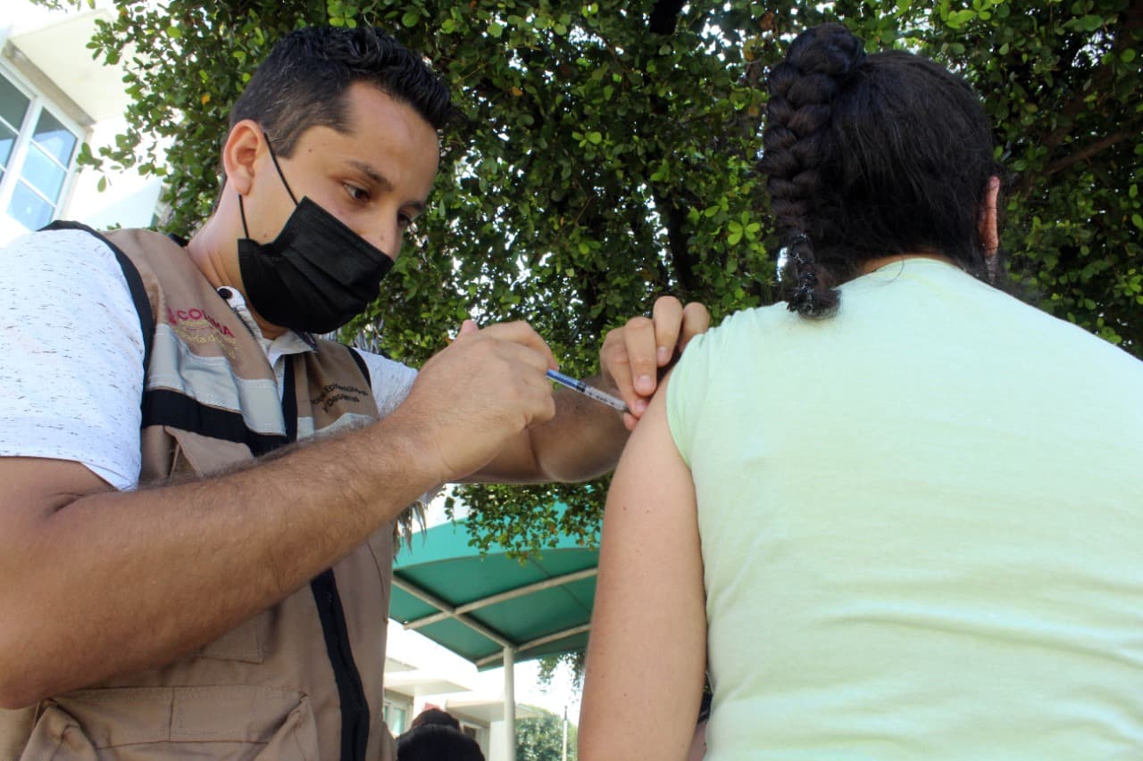 La población podrá acudir a los centros vacunadores o a la unidad de salud más cercana del Instituto Mexicano del Seguro Social (IMSS), IMSS-Bienestar, Instituto de Seguridad y Servicios Sociales de los Trabajadores del Estado (Issste), unidades de Petról