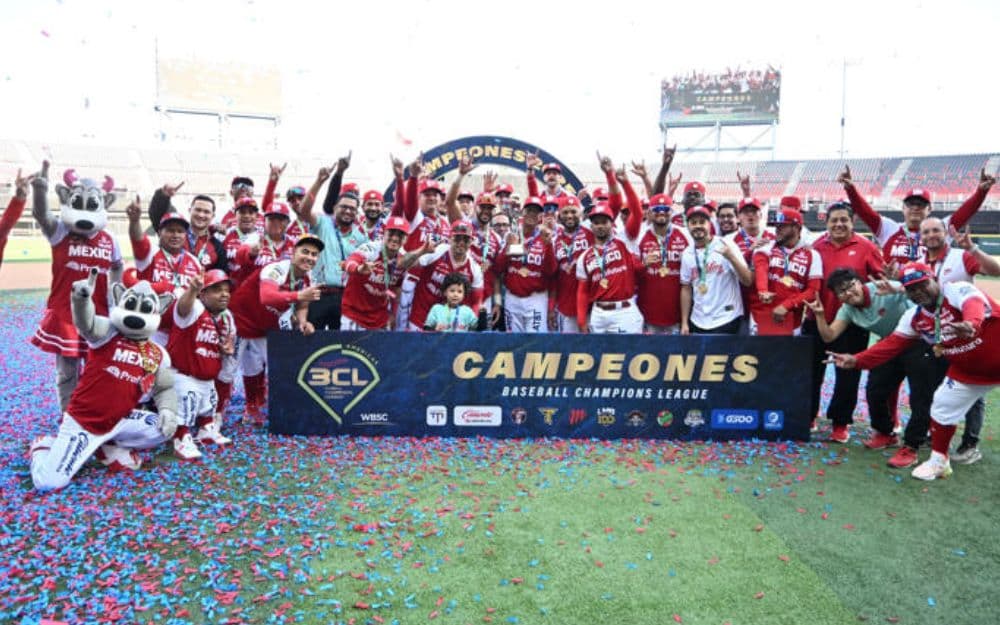 Los Escarlatas levantan el trofeo de la Baseball Champions League Americas 2025 en el ‘Infierno’, tras dominar a los Leñadores de las Tunas.