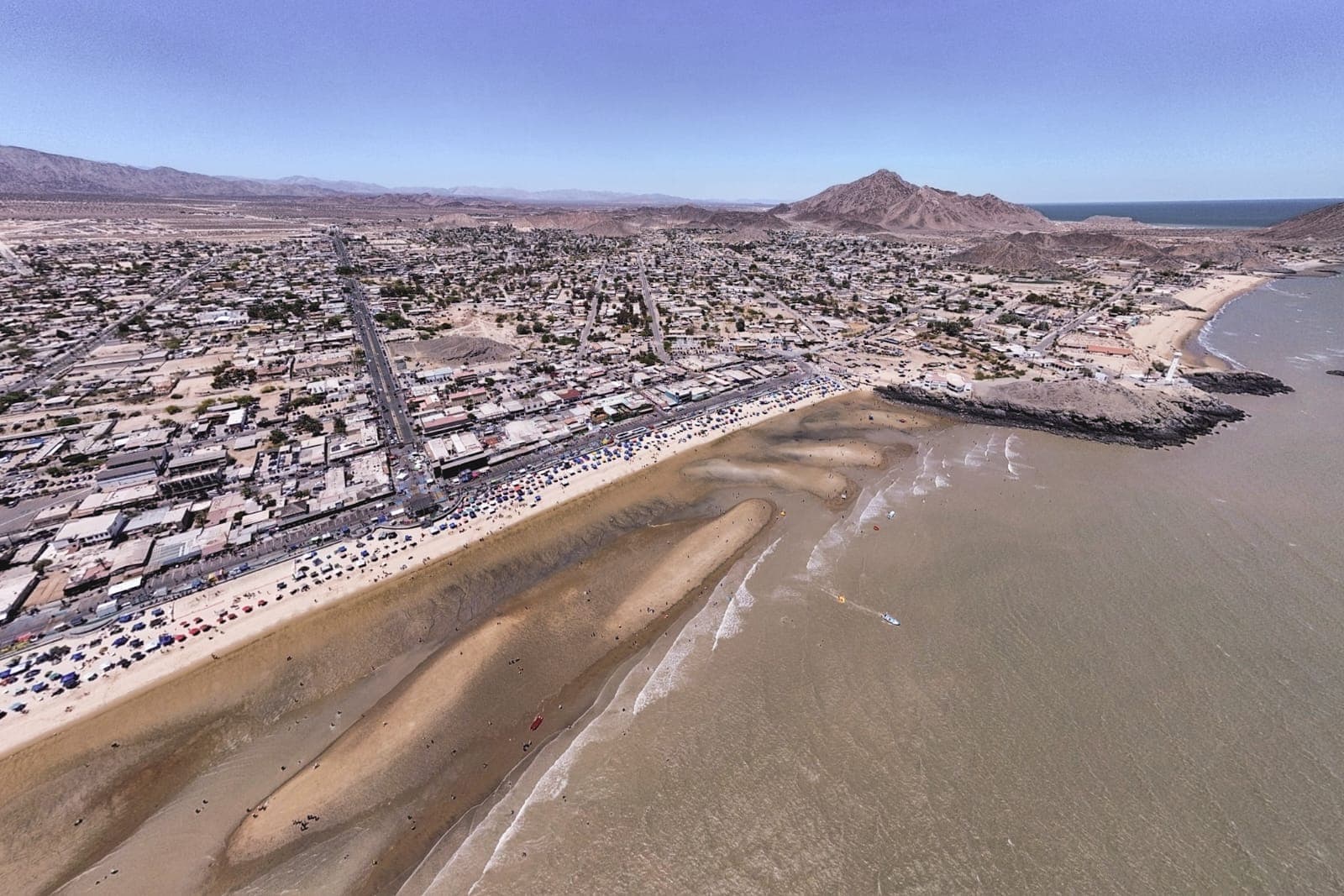 Las playas de San Felipe lucieron abarrotadas durante Semana Santa, atrayendo a miles de visitantes. | Foto: Border Zoom / Baja News
