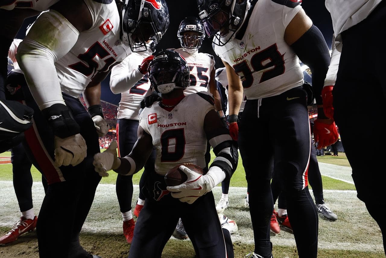 Los Texans sorprendieron en Arrowhead y dejaron a los Chiefs al borde de la eliminación en una temporada histórica por las razones equivocadas.