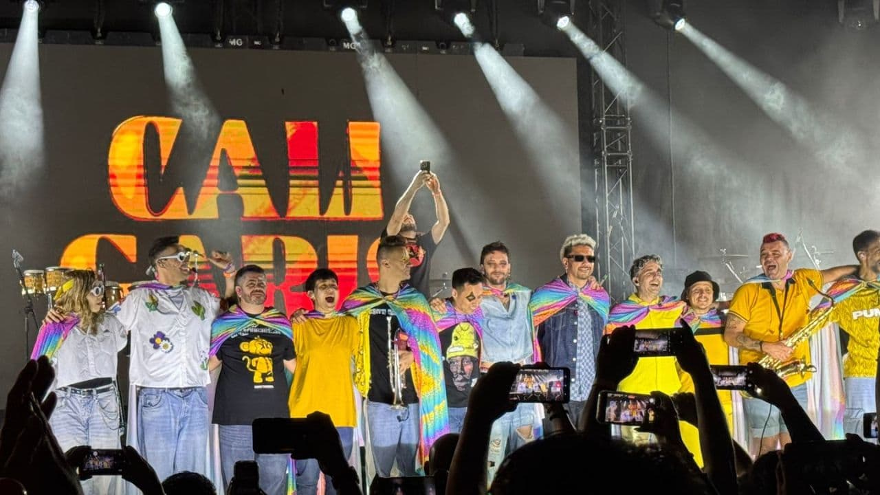 Los Caligaris regresaron a Tijuana con su gira Maquillaje y Canción, desatando un carnaval de música, alegría y locura colectiva en el Observatorio Antiguo Cine Bujazán