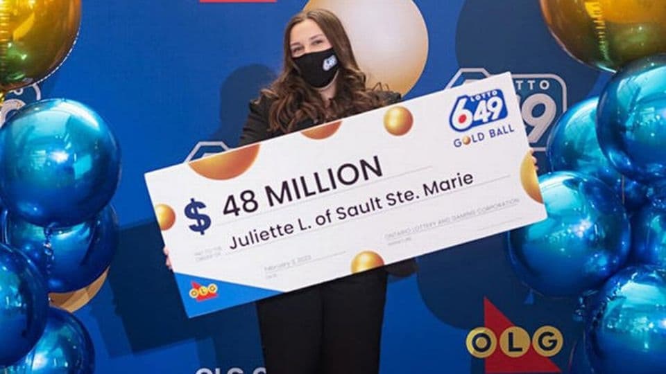 Mure recién cumplió 18 años acude a tienda y no sabía qué comprar, por lo que se decidió por un juego de azar