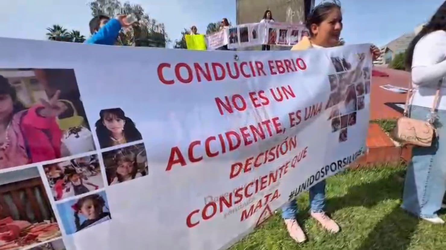 Familiares de víctimas de accidentes viales realizaron una caminata en la Zona del Río para exigir justicia y el endurecimiento de sanciones contra conductores alcoholizados.