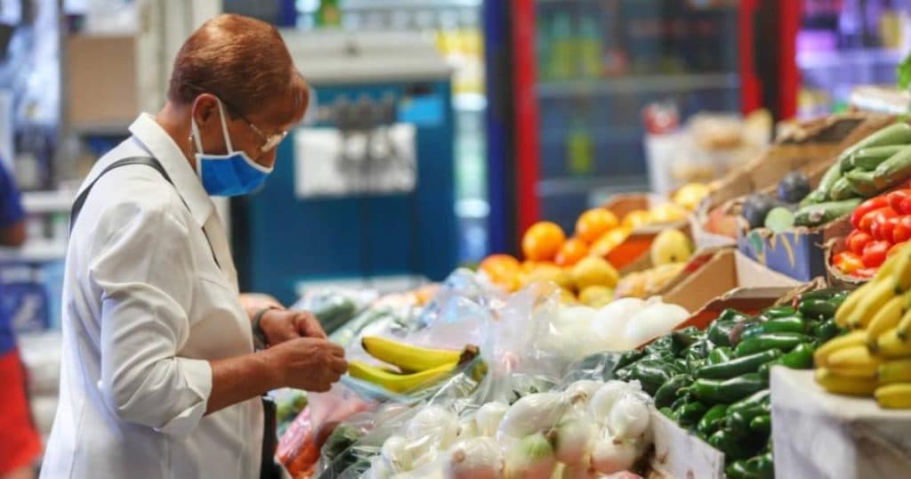 El salario mínimo ya es de los 207 pesos en casi todo Mexico, no es suficiente para solventar los gastos diarios y combatir la inflación.
