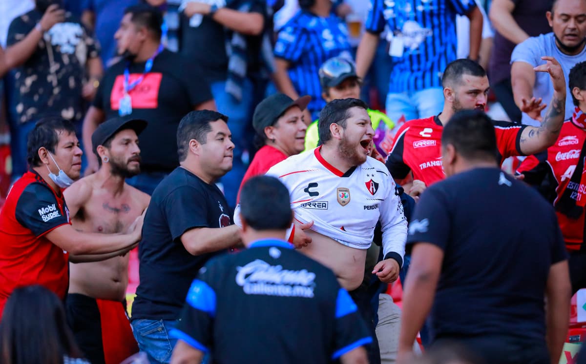Suspenden a cinco funcionarios encargados del operativo de seguridad en el estadio La Corregidora