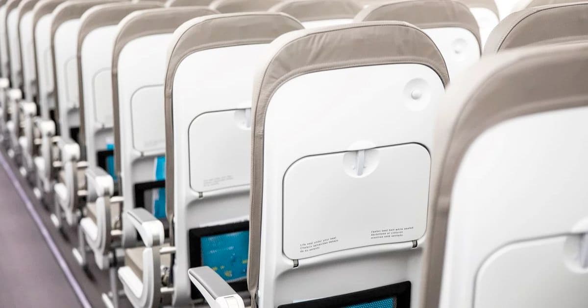 Las aerolíneas de servicio completo también han comenzado a desaparecer los asientos reclinables de la clase turista