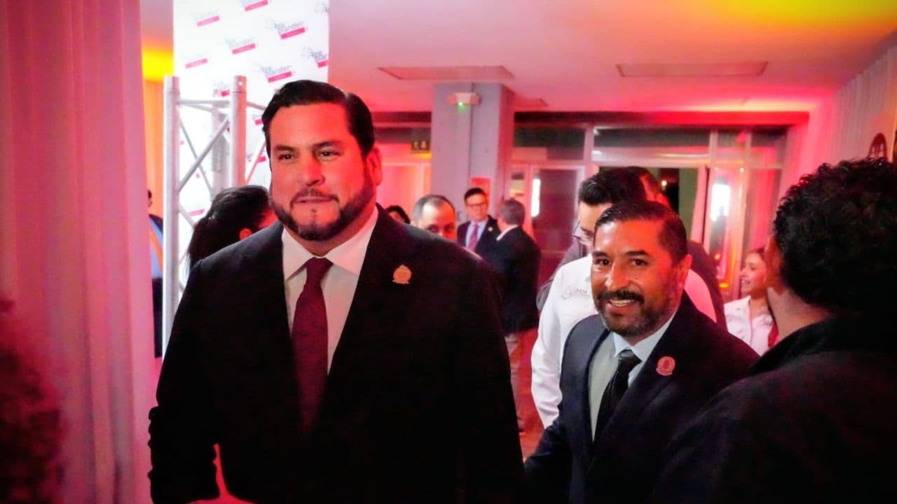 El alcalde Ismael Burgueño Ruiz y el diputado Ramón Vázquez Valadez acudieron juntos al Cuarto Informe de Gobierno de Marina del Pilar Ávila Olmeda, en Mexicali, donde refrendaron su compromiso por una Tijuana con más bienestar y menos desigualdad