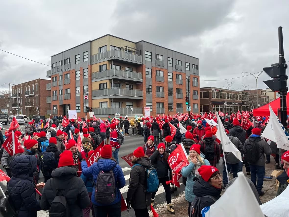 Protestantes en el Bulevar St-Laurent, en Montreal, Canadá IFOTO: Matthew Lapierre/CBC