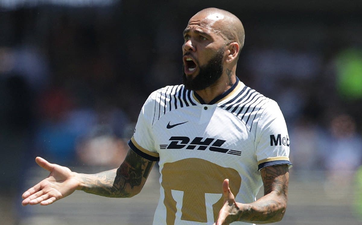 Una precupación de la justicia española era que Alves se diera a la fuga, es por eso que le dictaron prisión preventiva. Por lo que ahora, la defensa del jugador prepara diferentes alternativas para que Dani pueda seguir su proceso fuera de la cárcel.