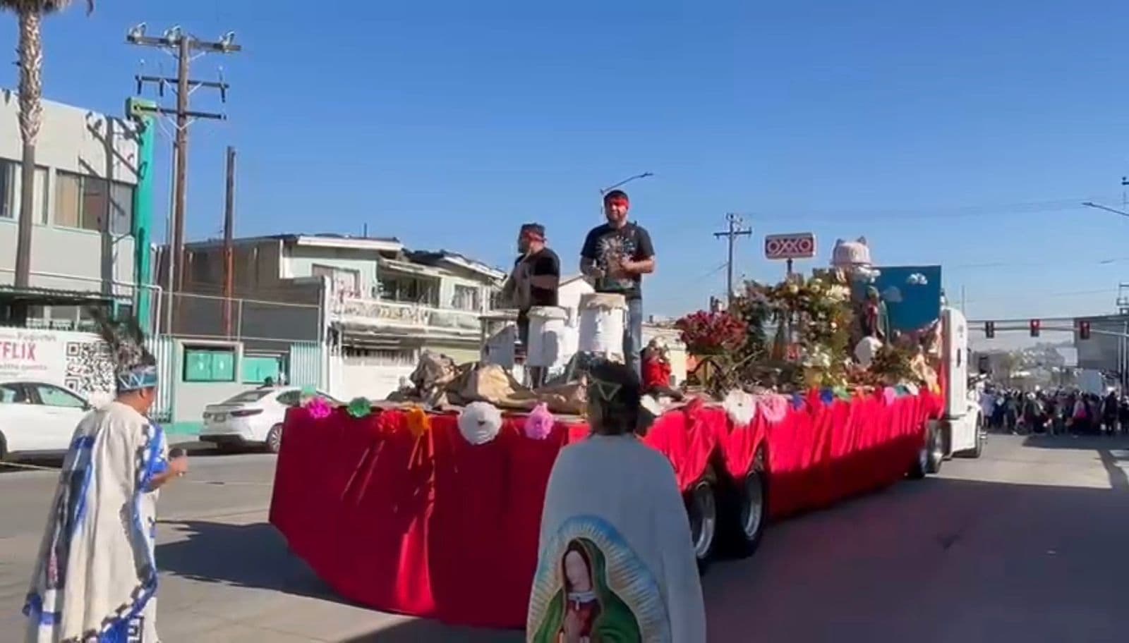Cientos de tijuanenses caminaron en oración durante la Tercera Peregrinación Guadalupana en el Centro de la ciudad.