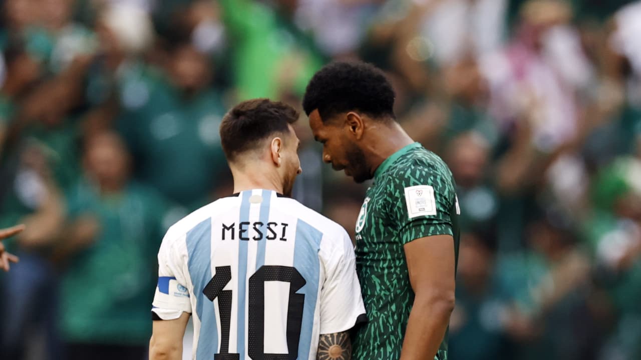 Leo Messi estuvo custodiado y no pudo marcar diferencia ante Arabia Saudita. (Foto: Twitter @fifaworldcup_es)