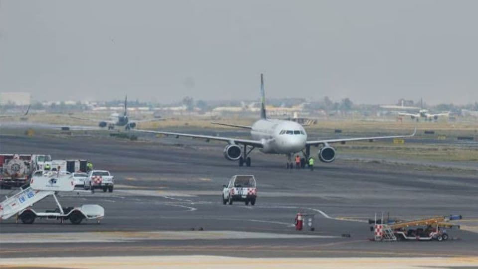 Se impactan dos aviones en el AICM. I FOTO: WEB