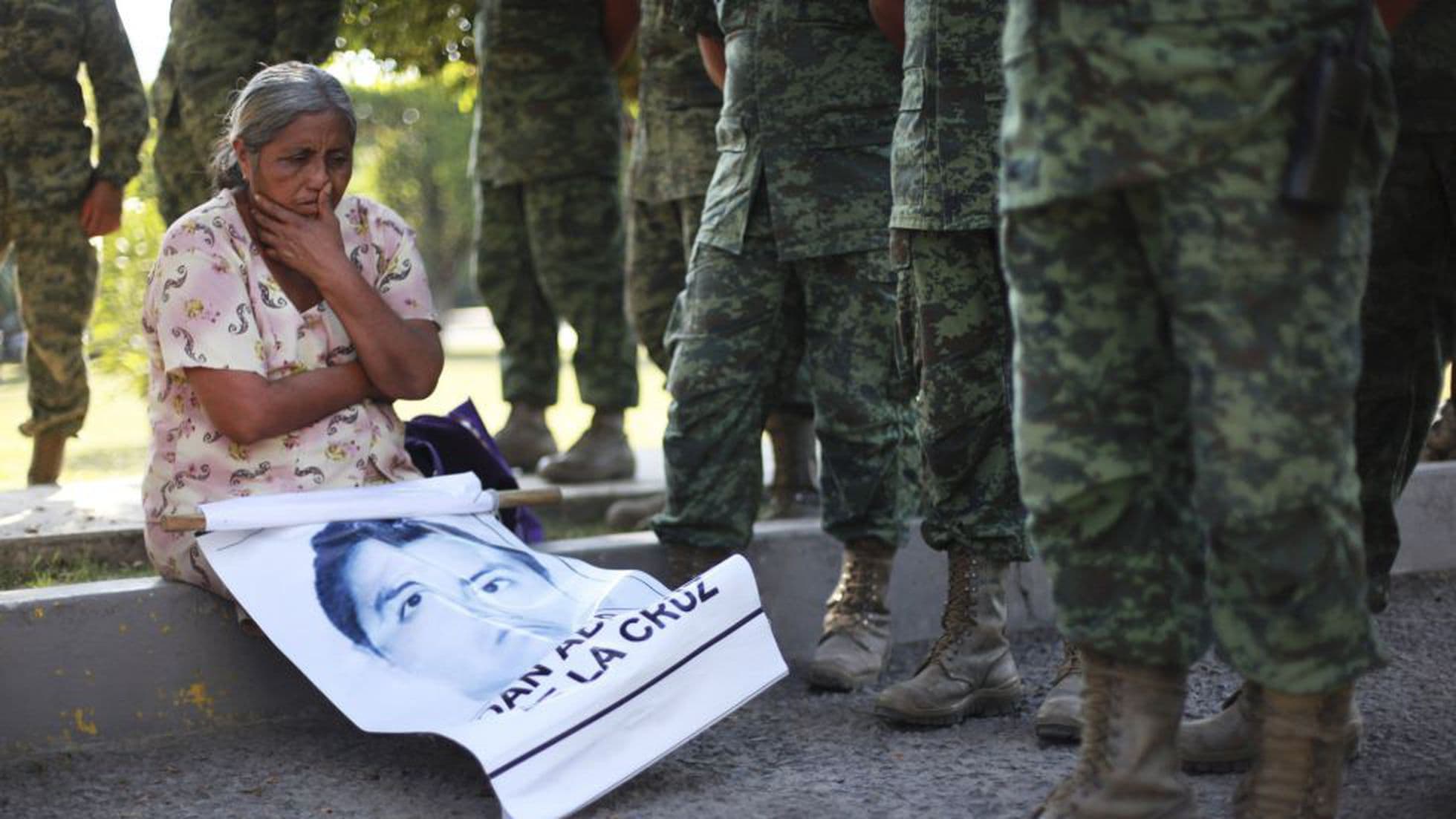 La madre de un estudiante desaparecido junto a soldados mexicanos, en 2019.