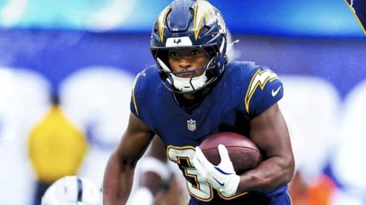 Kimani Vidal fue clave con 126 yardas y un touchdown en la victoria de Chargers sobre Raiders.