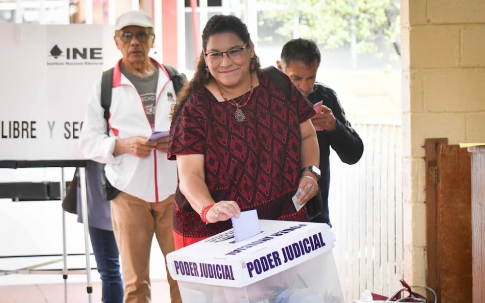 En cuanto a los magistrados electorales de la Sala Superior, los periodos de sus mandatos variarán dependiendo del momento en que sean electos.º