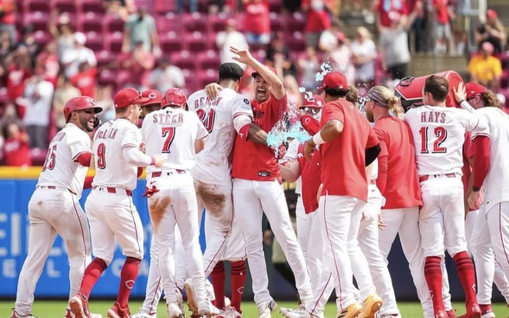 San Diego Padres cayó en casa 3-2 ante Cincinnati en el tercer juego de la serie, perdiendo el enfrentamiento por 2 juegos a 1 en la campaña 2025 de Grandes Ligas.