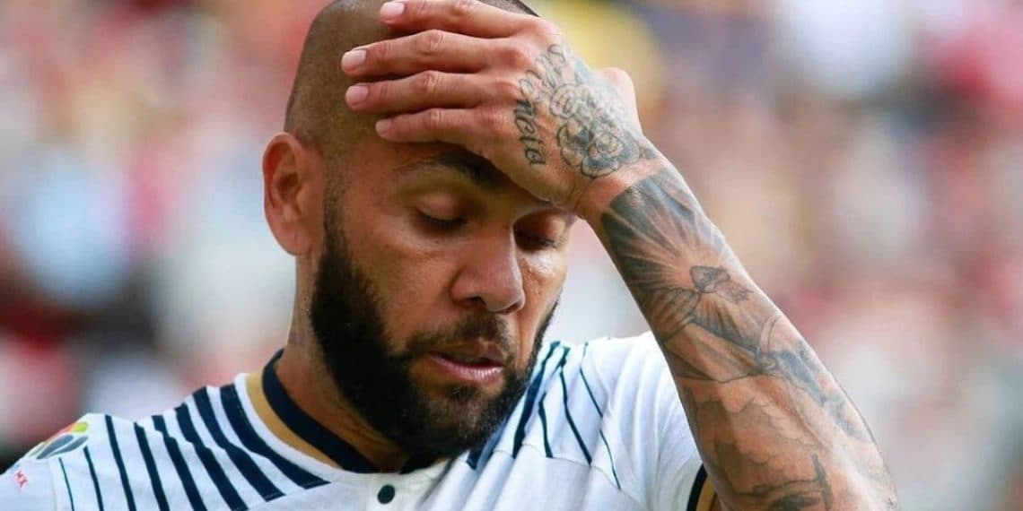 Si estar arrestado por presunto abuso sexual no era suficiente, el jugador de fútbol podría pasarla peor tras una supuesta deuda millonaria