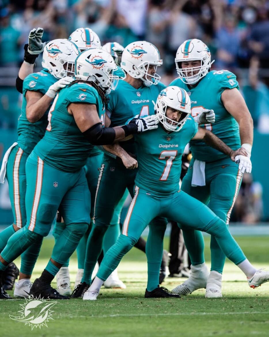 Los equipos clasificados en la Conferencia Americana son Buffalo Bills, Kansas City Chiefs, Los Ángeles Chargers, Cincinnati Bengals, Baltimore Ravens y Jaguars..