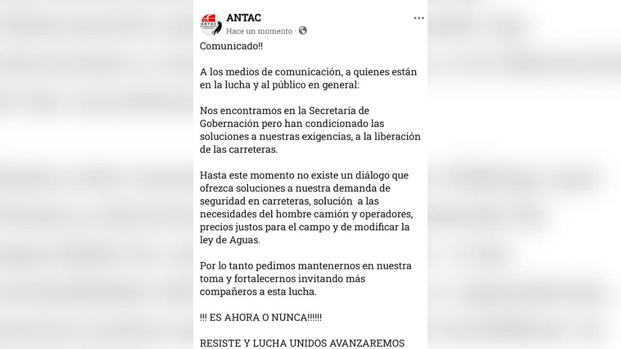 Pie de Foto: Transportistas de ANTAC mantienen bloqueos en diversas carreteras del país ante falta de acuerdos con Segob.