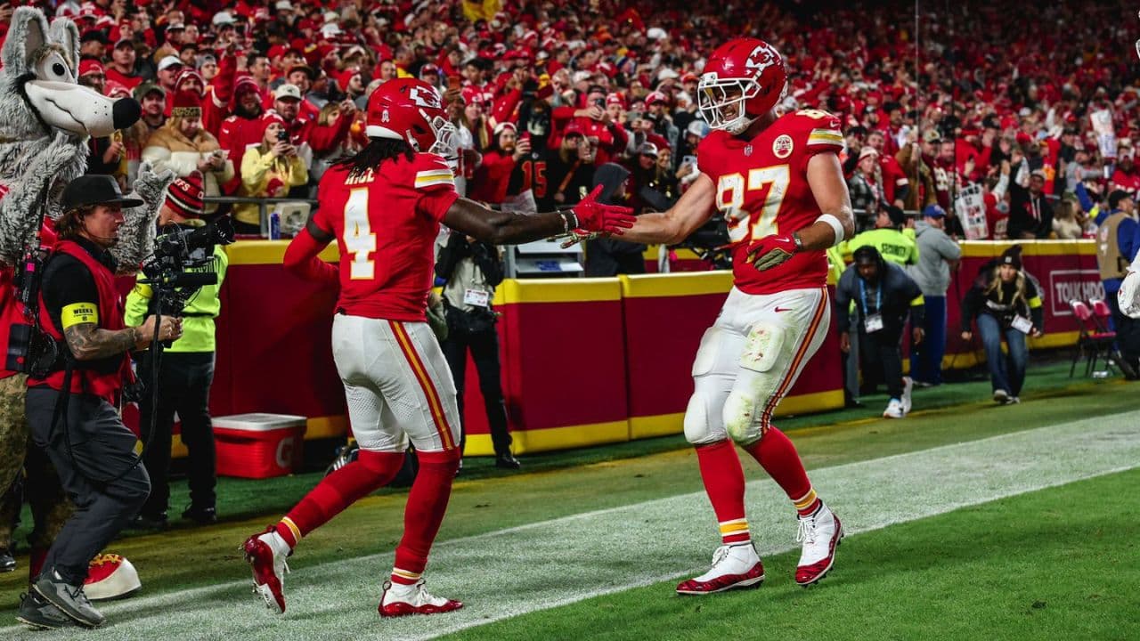 Pie de foto: Patrick Mahomes lanzó tres pases de anotación y comandó el triunfo de Kansas City con una sólida segunda mitad.