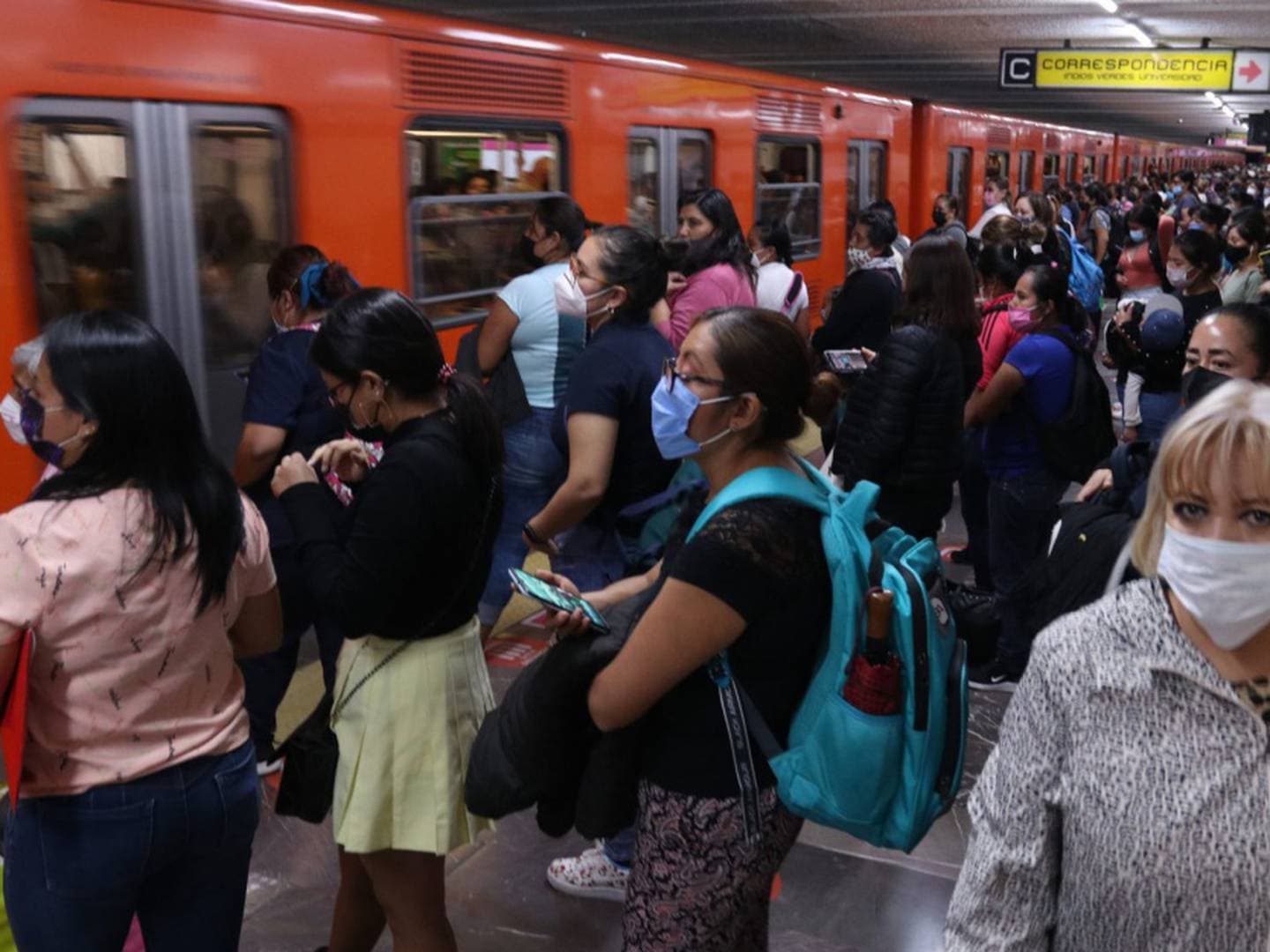 En el video se indica: “Podrás subir al Metro, pero no se sabe si podrás bajar”.