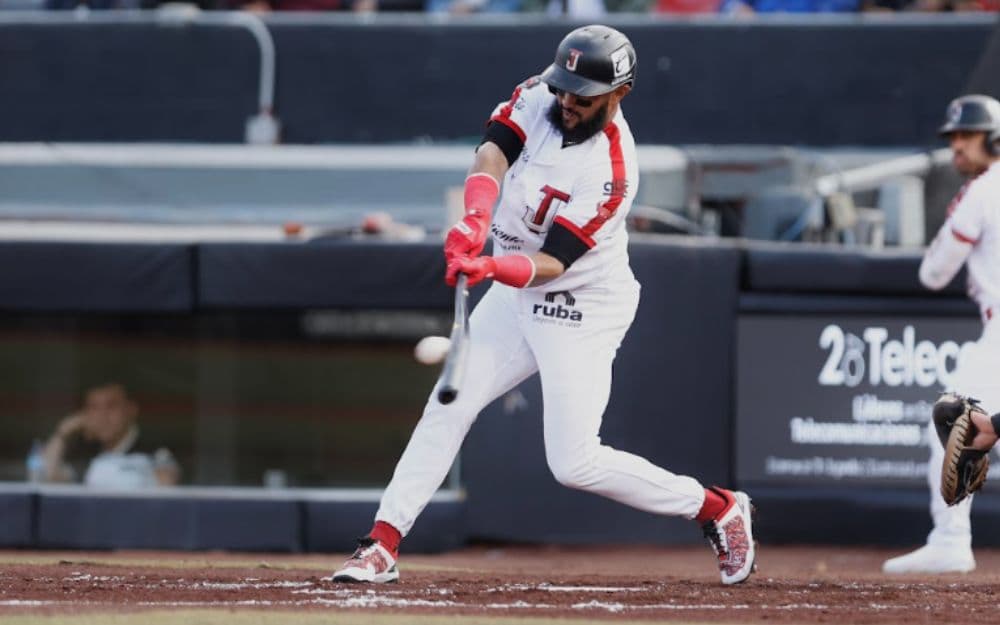 Julio Teherán dominó a Caliente de Durango para sumar su tercera victoria del año y asegurar la serie para los Toros en el Mobil Park.
