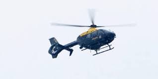 “El láser no solo puso en peligro a los oficiales de policía de Palm Bay, ya que el rayo impactó en el equipo utilizado en la búsqueda del sospechoso armado”, sino que  “cegó y nubló la visión del piloto”,  poniendo en riesgo a la tripulación del aparato.