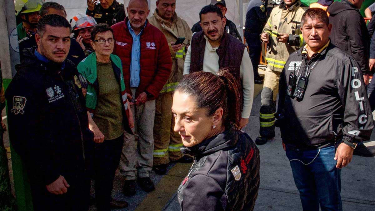Sheinbaum indicó que fue en el alcance de trenes entre la estación Potrero y La Raza, en donde se registraron cuatro personas prensadas de las cuales fueron rescatadas y están hospitalizadas. La persona más grave es el conductor del tren.
