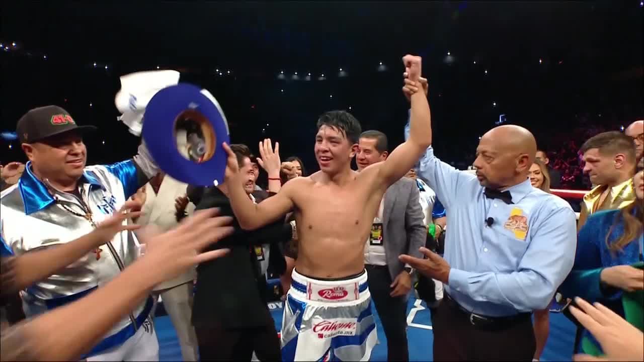 En una de las mejores peleas del año, Munguía vence a Derevyanchenko por DU IFOTO: Cortesía