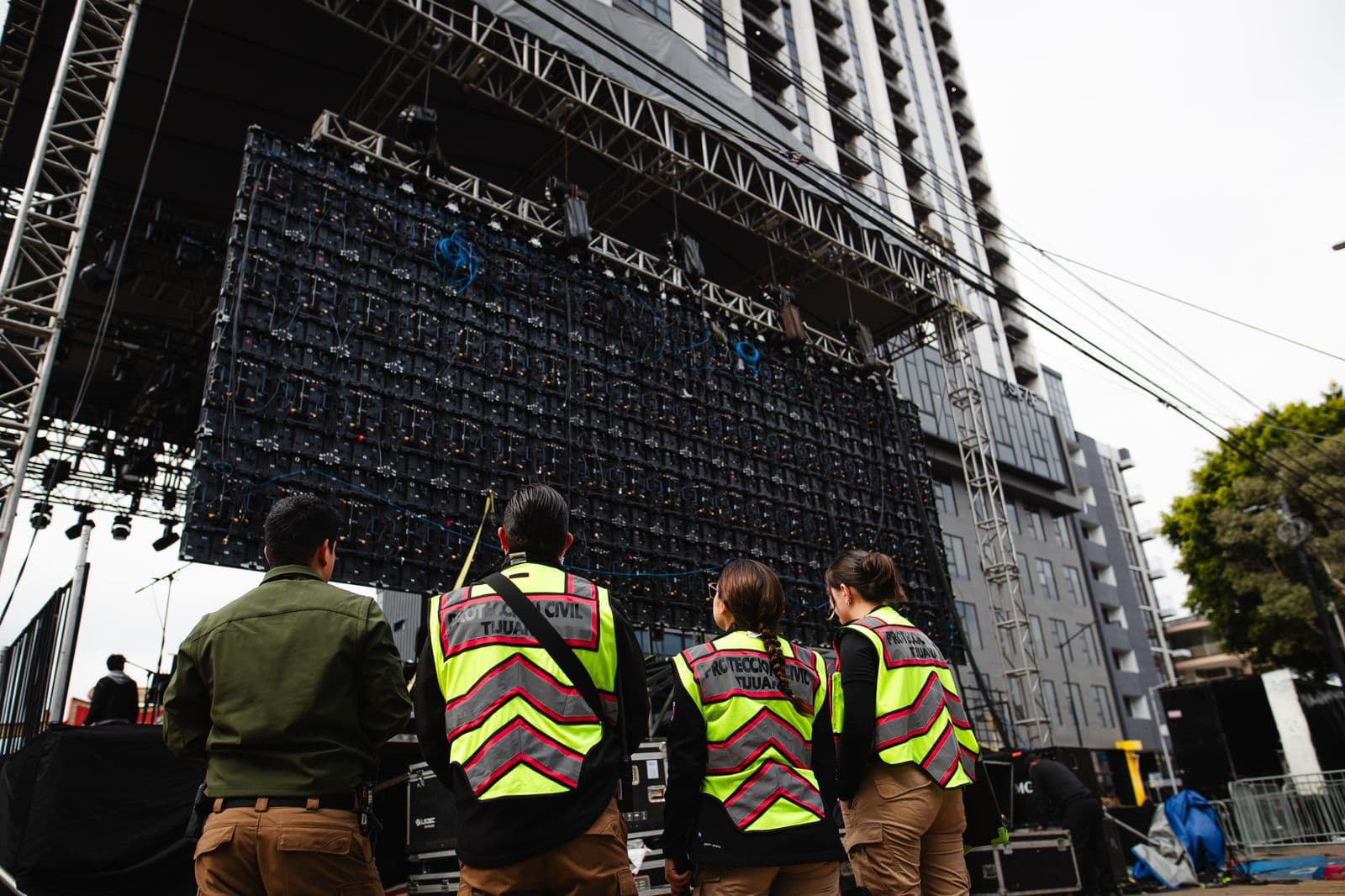 Miles de personas disfrutaron de un evento musical sin incidentes, gracias a la coordinación entre autoridades y ciudadanía.