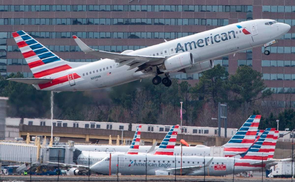 El aeropuerto Regional de Montgomery, Alabama cerró varias horas después del accidente, en que un acomodador de equipaje murió.
