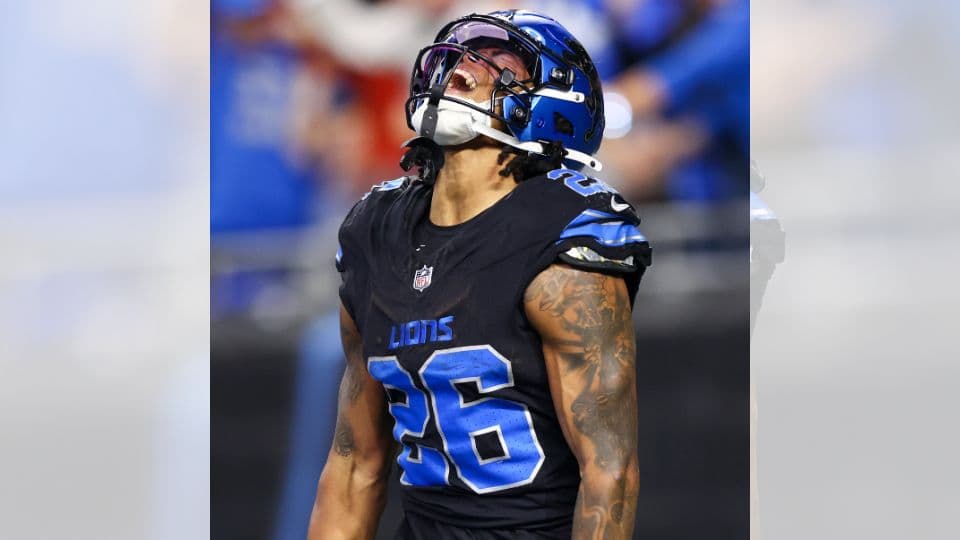 Jahmyr Gibbs es una maquina. Que partidazo.