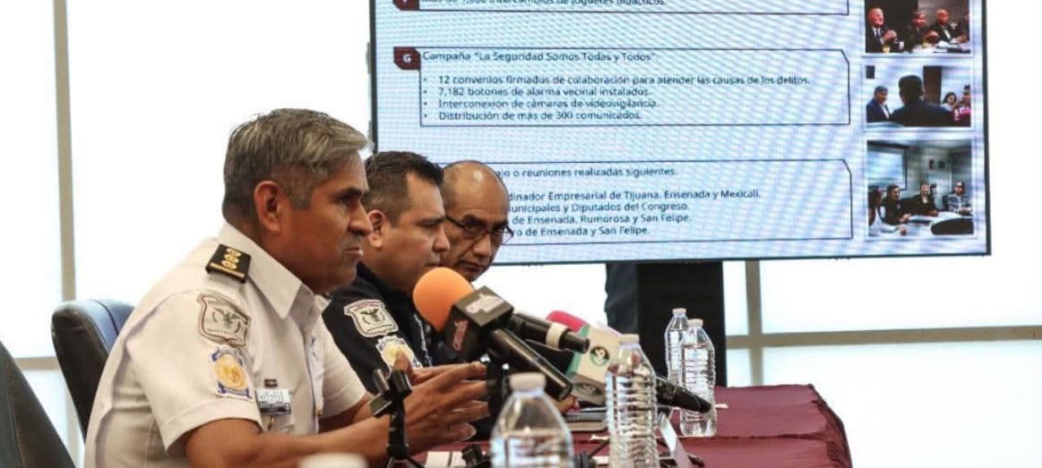 Oziel García y Edgar Razo fueron cesados tras el operativo nocturno del 28 de julio en Mexicali por el Secretario de Seguridad en el Estado, Laureano Carrillo, en el que agentes de la FESC habrían incurrido en abusos de autoridad, robo y tortura,